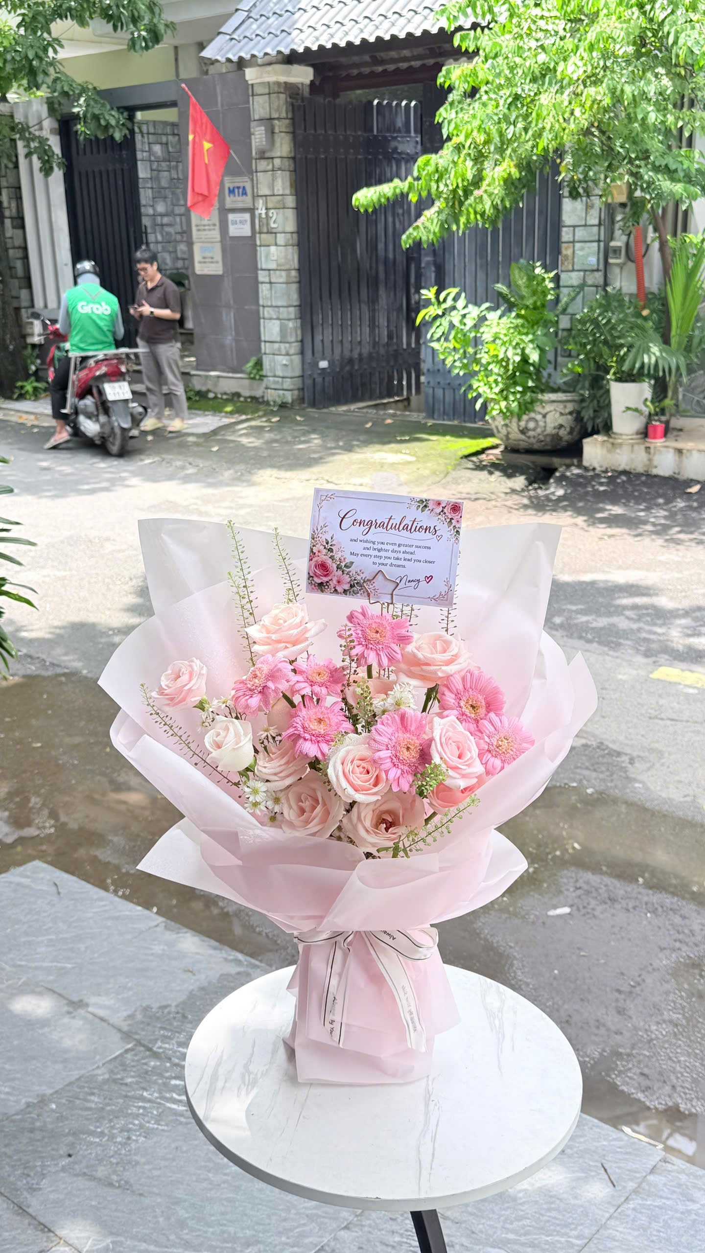 Blossom Wishes – Bó Hoa Hồng Kem Đào Và Đồng Tiền Hồng